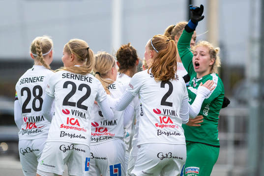 Växjös spelare jublar