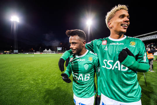 Brages Kristian Andersen och Seth Kanteh Hellberg  jublar