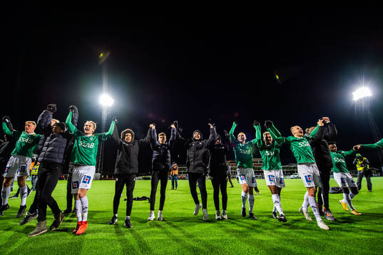 Brages spelare jublar