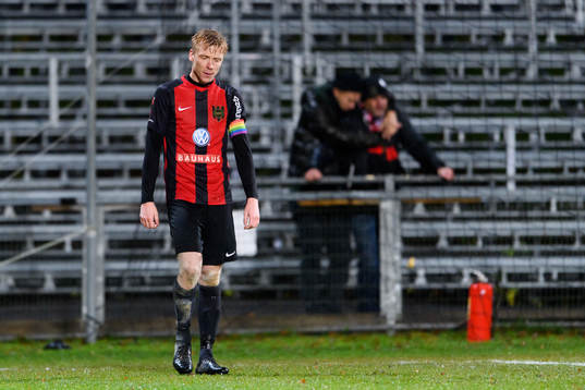 Brommapojkarnas Gustav Sandberg Magnusson deppar