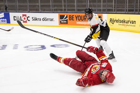 Smålands Fabian Hellström faller