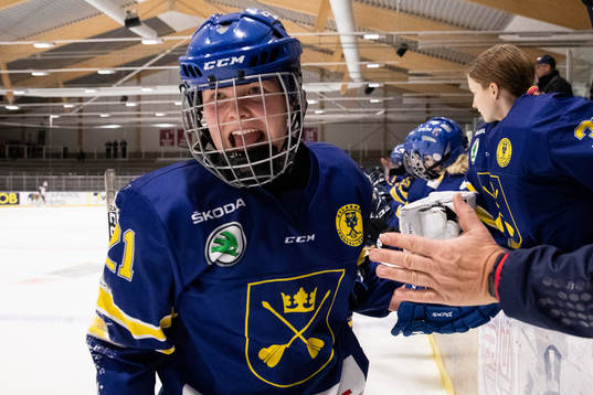 Dalarnas Nicole Hall jublar