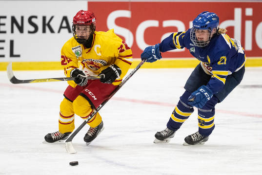 Smålands Mira Jungåker och Dalarnas Nicole Hall