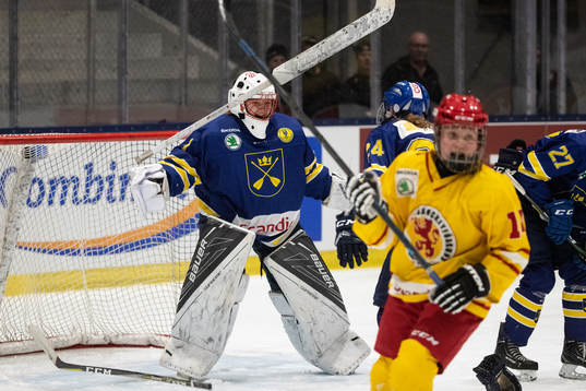 Dalarnas målvakt Emmy Nordström Åmark jublar