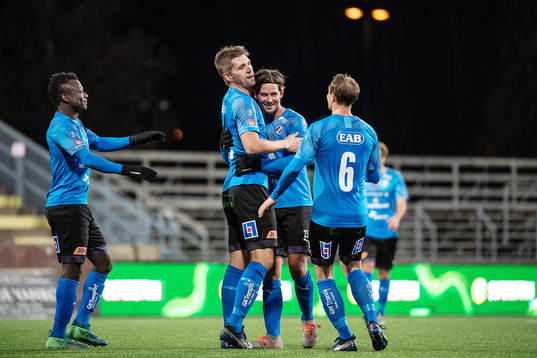 Halmstads Mikael Boman jublar