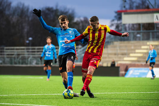 Halmstads Rasmus Wiedesheim-Paul och Syrianskas Noi