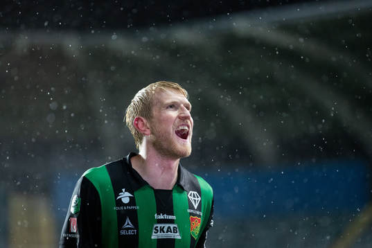 GAIS Carl Elfgren Nyström sjunger för klacken