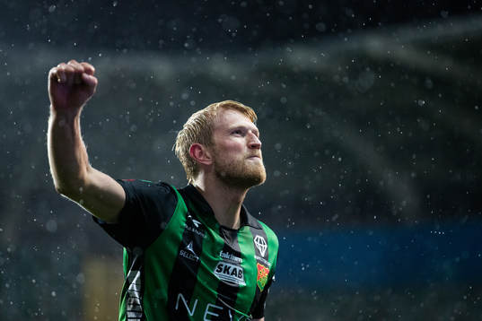 GAIS Carl Elfgren Nyström sjunger för klacken