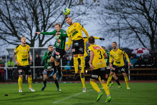 Varbergs Jesper Modig och Mjällbys Adi Terzic