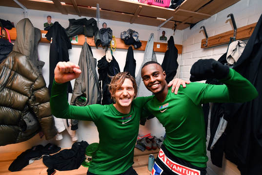 Varbergs Robin Book och Nahom Girmai Netabay  jublar i