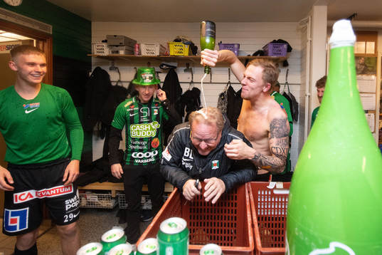 Varbergs Jesper Modig jublar i omklädningsrummet
