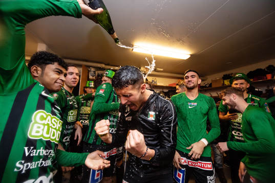 Varbergs Keanin Ayer Boya och Astrit Seljmani  jublar i