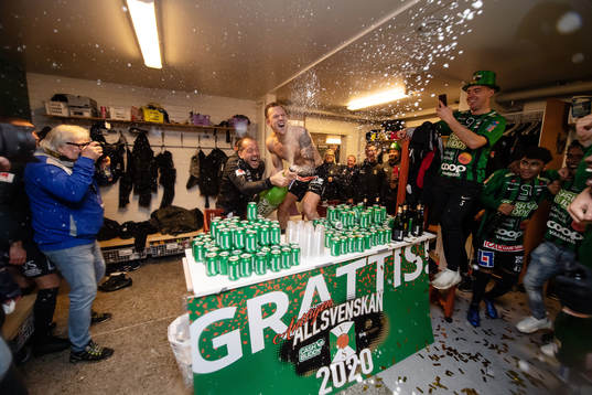 Varbergs Jesper Modig jublar i omklädningsrummet