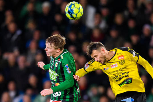 Varbergs Anton Liljenbäck och Mjällbys Max Watson