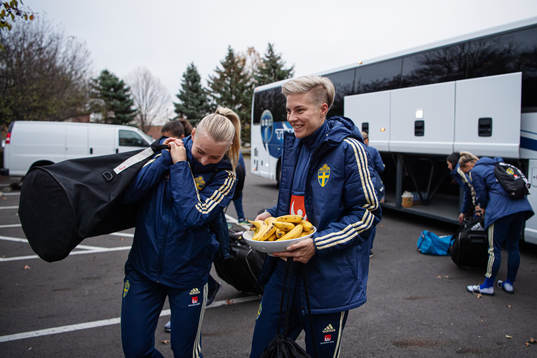 Stina Blackstenius and Lina Hurtig of the Swedish women’s