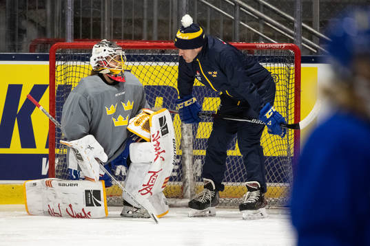Minatsu Murase and Goalie Coach Ola Kahem of Sweden