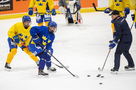 Emma Murén, Sofie Lundin and Head Coach Ylva Martinsen of