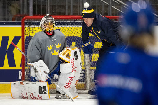 Minatsu Murase and Goali Coach Ola Kahem of Sweden