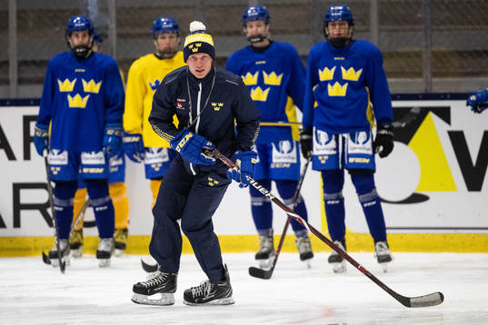 Assistant Coach Oscar Dahlgren of Sweden
