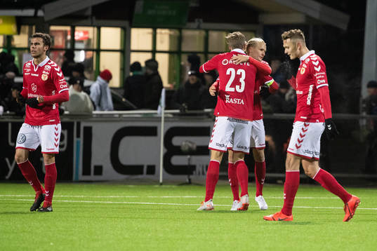 Kalmars spelarna jublar