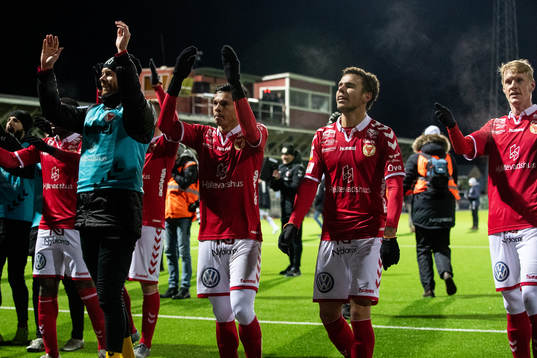 Kalmars spelarna jublar