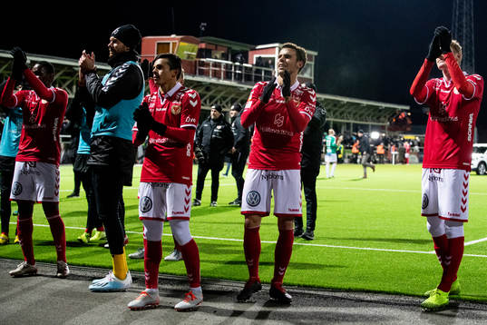 Kalmars spelarna jublar
