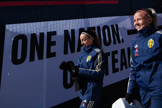 Kosovare Asllani and Hanna Glas of the Swedish women’s