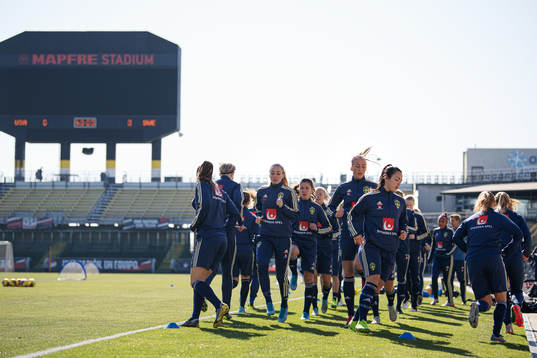 Kosovare Asllani, Julia Karlernäs and Michelle de Jongh of