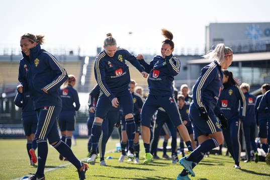 Hedvig Lindahl and Jessica Samuelsson of the Swedish