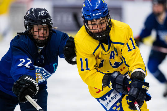 Finlands Kiira Yrjänen och Sveriges Linnea Johansson