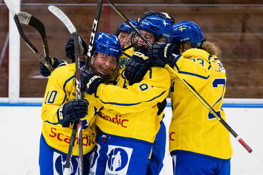 Sveriges Nicole Hall jublar