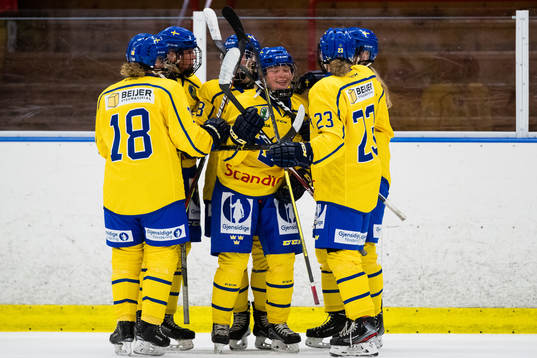 Sveriges Nicole Hall jublar