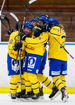 Sveriges Nicole Hall jublar