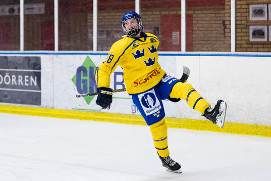 Sveriges Thea Johansson jublar