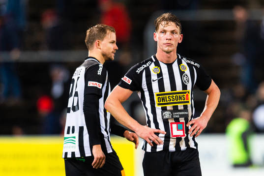 Landskronas Jonathan Asp och Robin Hofsö deppar