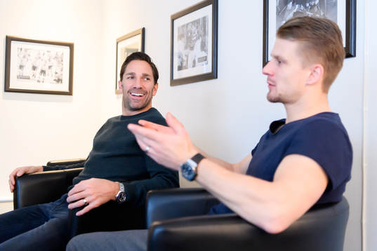 Frölundas Joel Lundqvist och Nicklas Lasu blir intervjuade