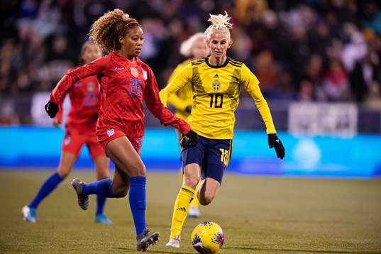 Casey Short of USA and Sofia Jakobsson of Sweden