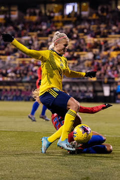 Hanna Glas of Sweden is tackled by Casey Short of USA