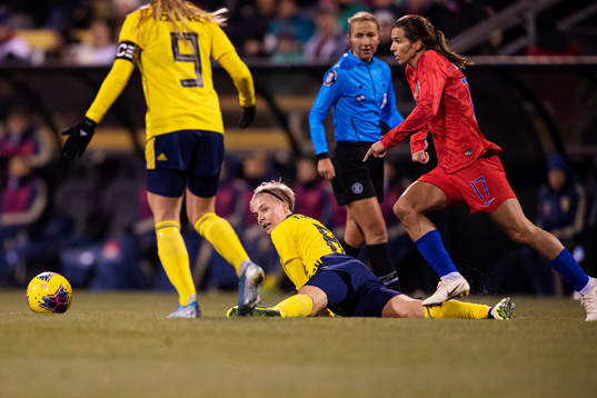 Lina Hurtig of Sweden loses the ball in front of Tobin