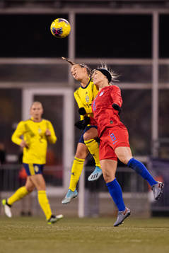 Julia Zigiotti Olme of Sweden collides with Julie Ertz of