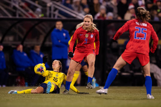 Julia Zigiotti Olme of Sweden and Lindsey Horan of USA