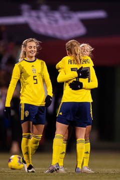 Nathalie Björn, Anna Anvegård and Hanna Bennison of Sweden