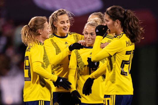 Bläddra bland fler bilder av Football, women, international friendly, USA - Sweden
