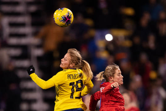Anna Anvegård of Sweden and Abby Dahlkemper of USA