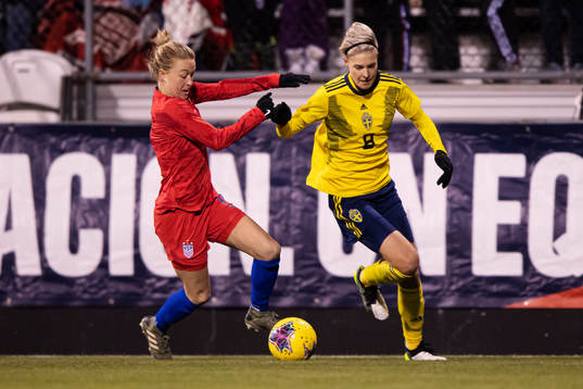 Emily Sonnett of USA and Lina Hurtig of Sweden