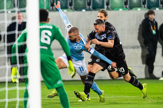 Guillermo Molins of Malmö FF against Fabio Daprela of