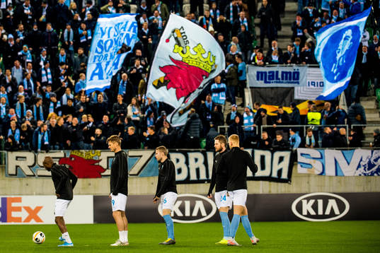 Players of Malmö warm up