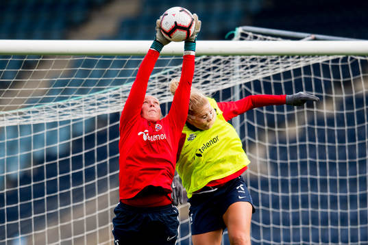 Goalkeeper Aurora Mikalsen and Lisa-Marie Karlseng Utland