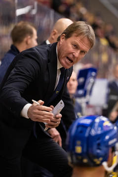 Head Coach Johan Garpenlöv of Sweden