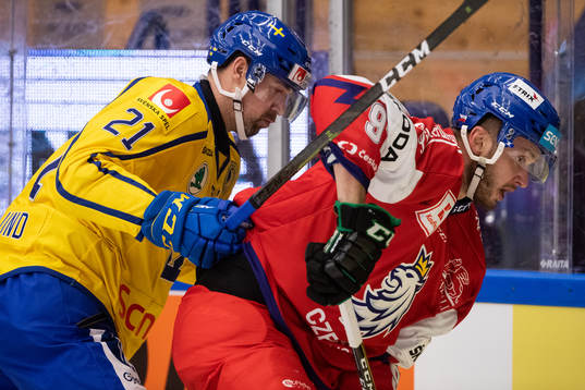 Patrik Berglund of Sweden and Radim Zohorna of Czech